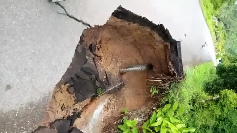 Lluvias causaron derrumbe de un tramo de la vía a Caripito