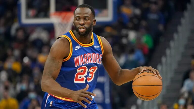 NBA multó a Draymond Green por cuestionar integridad de los árbitros