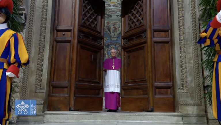 Cardenales se encerraron en la Capilla Sixtina