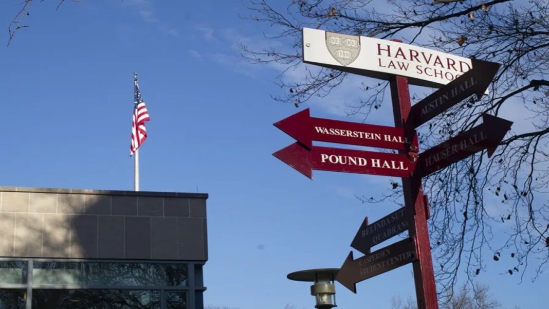 Gobierno de Trump prohíbe que Harvard matricule estudiantes extranjeros
