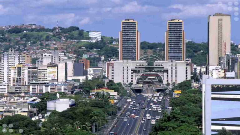 Barragán propone dividir a Caracas en cuatro municipios