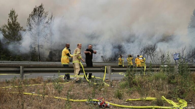 Los bomberos dan por controlado el incendio en los montes cerca de Jerusalén