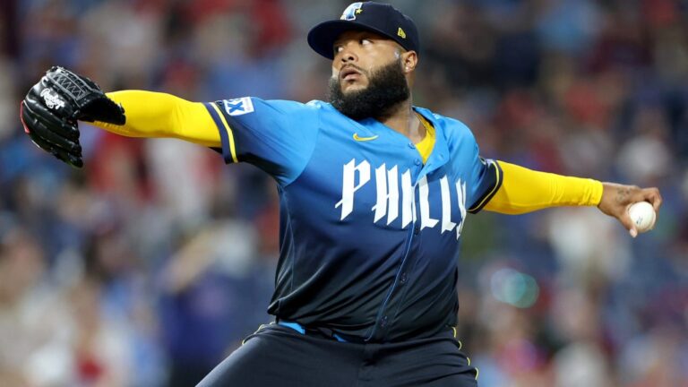 MLB suspendió a José Alvarado por dopaje