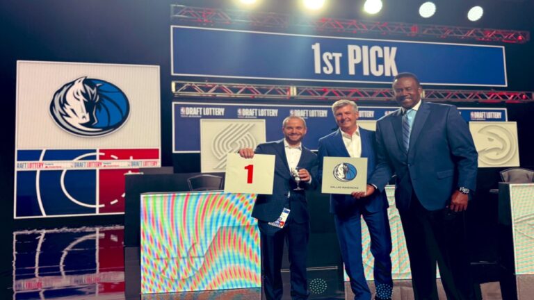 Mavericks ganó el derecho de escoger primero en el Draft de la NBA