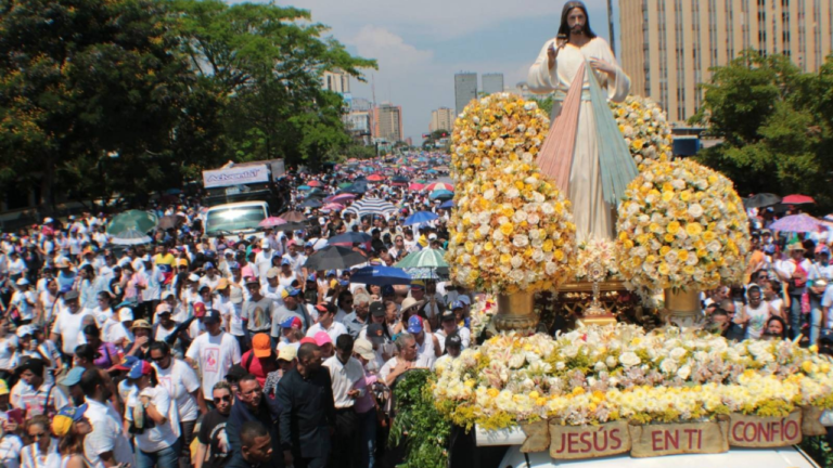 Caminata de La Misericordia llenó de alegría al estado Aragua