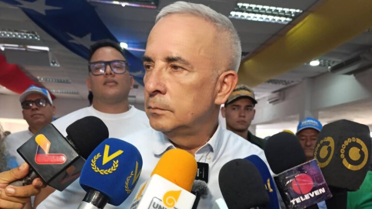 Bernal afirmó los pasos terrestres por la frontera con Colombia continúan abiertos