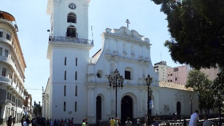 Última misa del novenario por el papa se efectuará hoy en la Catedral de Caracas