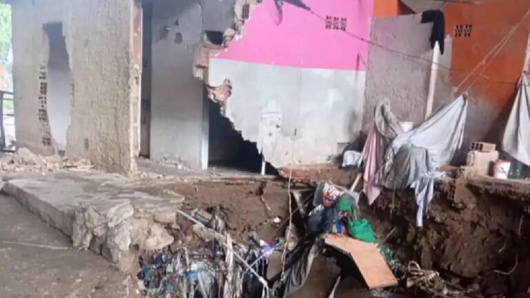 Colapso de un muro deja daños en La Pastora