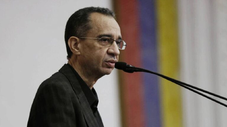 Chávez denuncia falta de respuesta internacional ante adopción de niños venezolanos en Colombia
