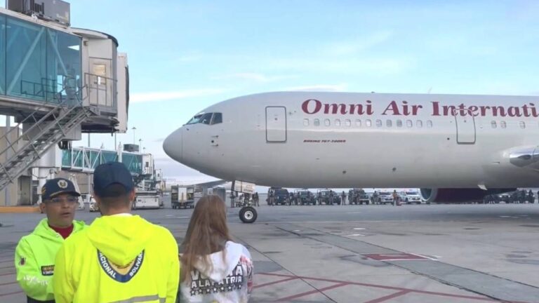 Llegaron al país 168 migrantes repatriados desde EEUU