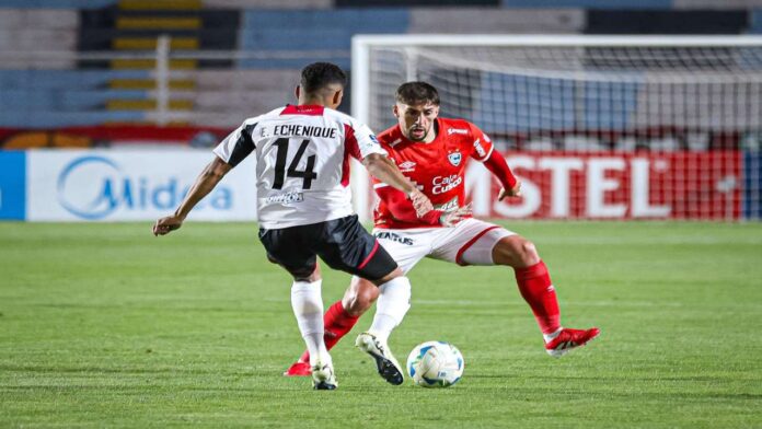 Cienciano derrotó al Caracas y aprieta la lucha por la clasificción del grupo