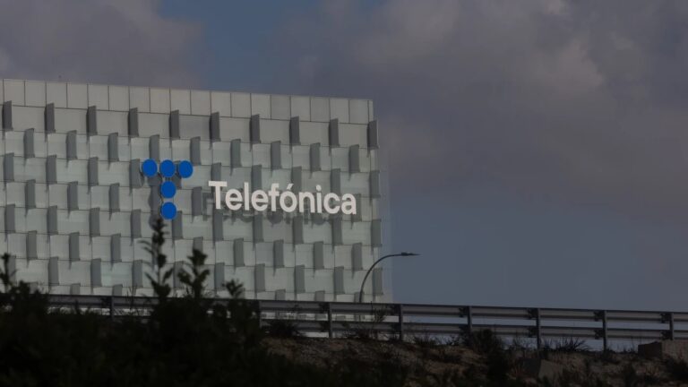 Empresa «Telefónica» de España recuperó su red luego de presentar fallas