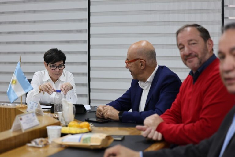 Autoridades acuerdan impulsar la ciencia y tecnología con productores argentinos en Venezuela