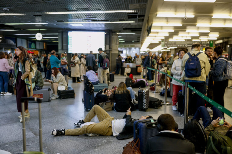 Sabotaje a vías férreas afecta a 11 mil pasajeros en España