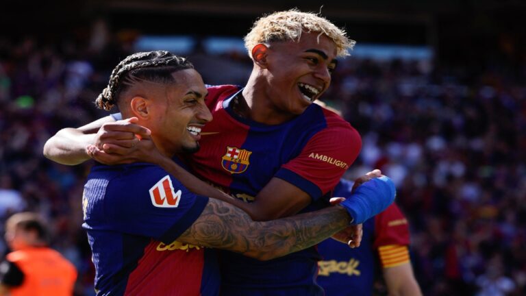 Barcelona remontó un clásico polémico para quedar a un paso de LaLiga