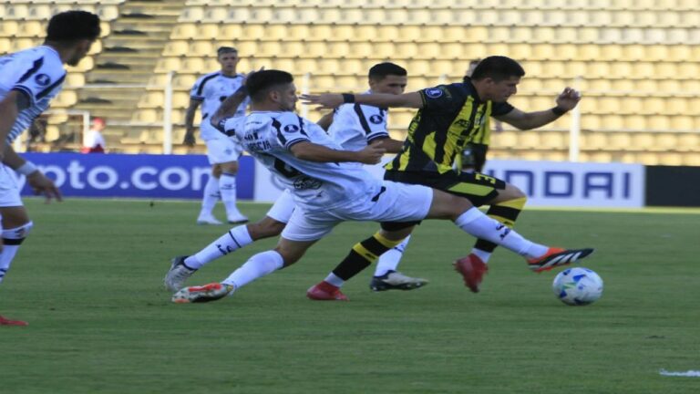 Deportivo Táchira cayó ante Central Córdoba y se despide de octavos