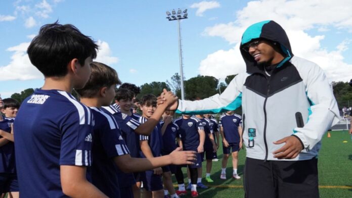 myke-towers-youth-soccer-spain-pc-DV7-Group-2025-b