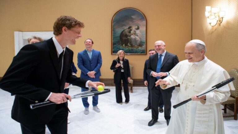 León XIV recibió al tenista Jannik Sinner en el Vaticano