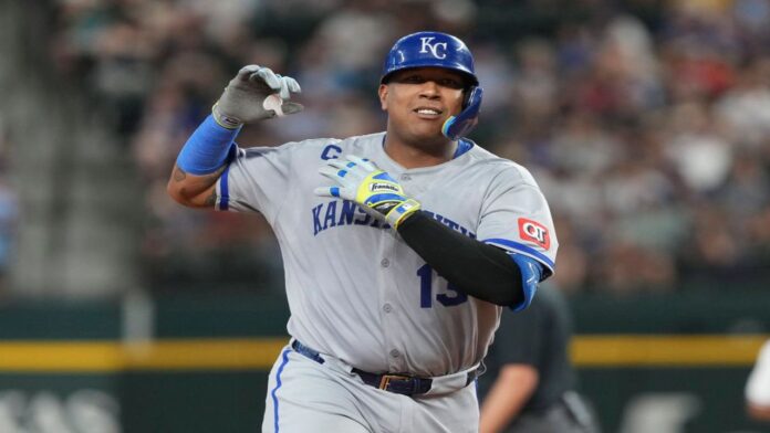 Salvador conectó dos jonrones y cortó la mala racha de Kansas City