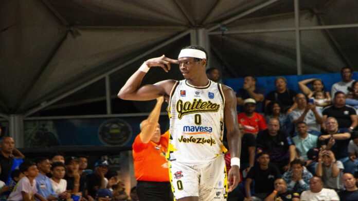 Warren Gaiteros Gaiteros frenó en seco a Pioneros y le propinó su primera derrota del "Super 4"