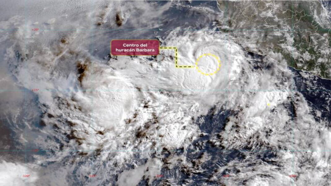 Huracán Bárbara avanza como categoría 1 frente a costas del Pacífico mexicano