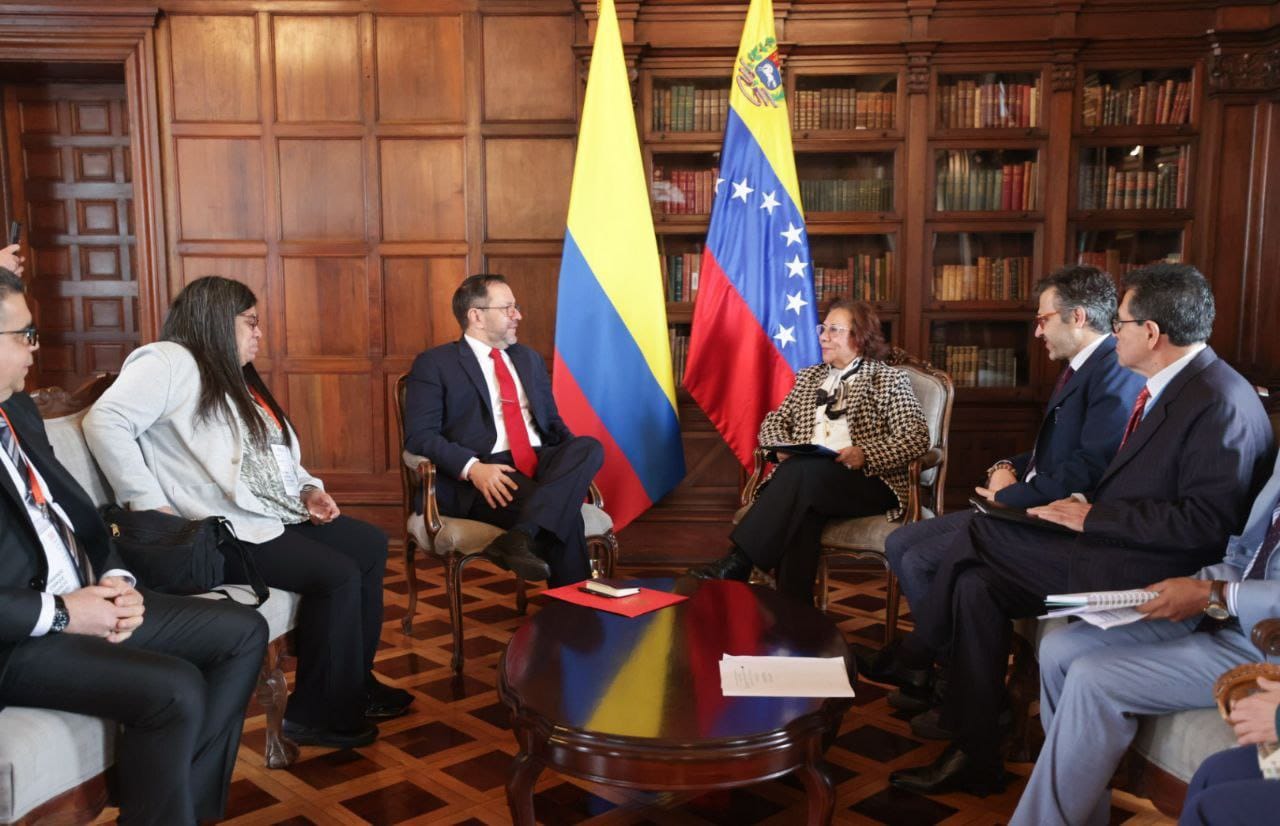 Venezuela reitera a Colombia la necesidad de "potenciar" una zona económica binacional