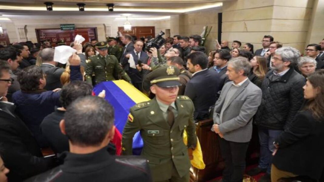Congreso de Colombia pide justicia y reconciliación en despedida a senador Uribe Turbay