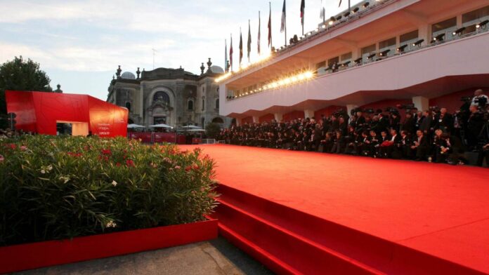 Venecia desplegó alfombra roja para recibir edición 82 del Festival Internacional de Cine con grandes estrellas