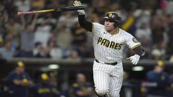 Freddy Fermín Padres de San Diego inscribió su nombre en la postemporada con sabor venezolano