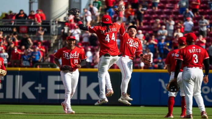 Reds Cincinnati se mete en la lucha de comodínes y los Mets quedan al borde del abismo