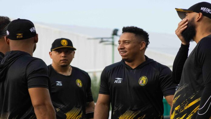 Leones y Tiburones disputan esta tarde juego de pretemporada en La Guaira