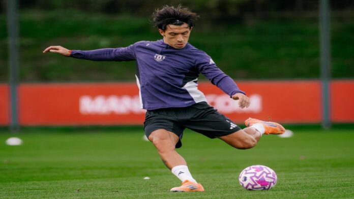 Licha Lisandro Martínez vuelve a entrenarse con el grupo