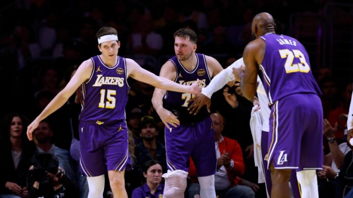 Los Lakers se llevaron el duelo angelino y avanzaron a los cuartos de final de la NBA Cup
