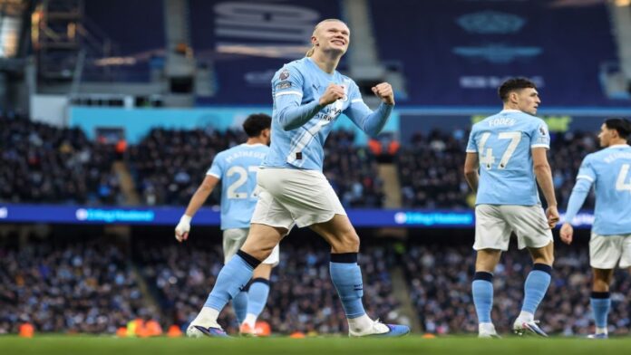 Manchester City golea y toma el liderato provisional de la Premier League