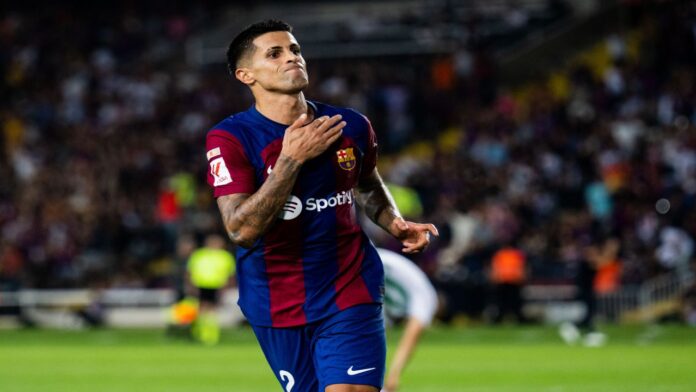 Barcelona hizo oficial el regreso de Joao Cancelo