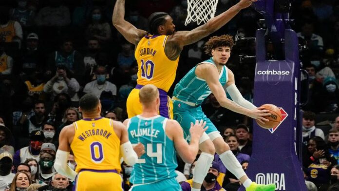 Hornets Charlotte dio la sorpresa en la casa de los Lakers