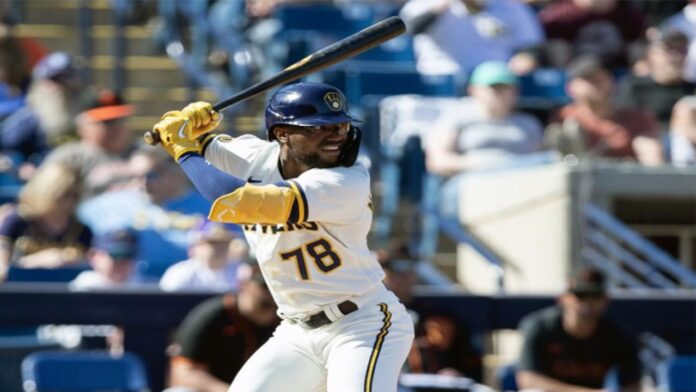 Andruw Monasterios Andruw Monasterios pasa a Boston en cambio múltiple con Milwaukee