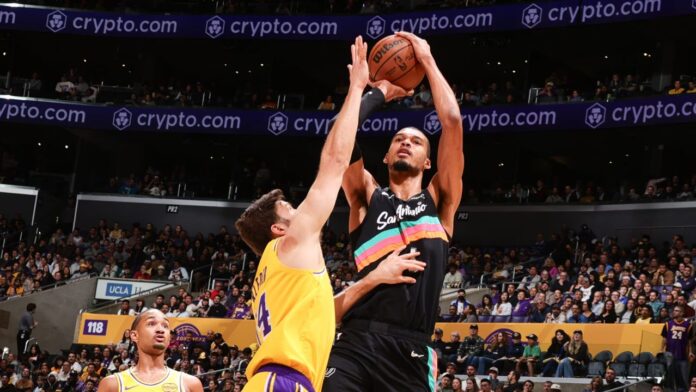 Spurs Wembanyama volvió a ser protagonista en la paliza sobre los Lakers