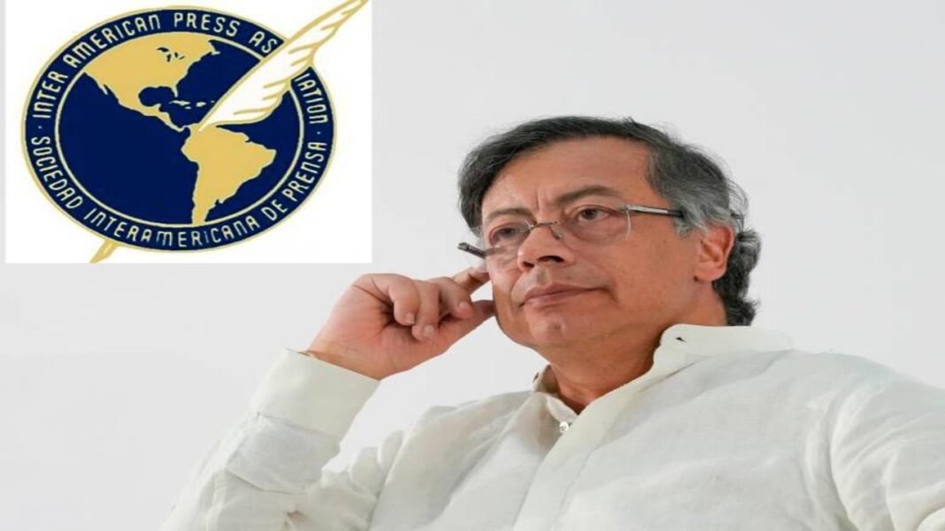 SIP señala al Gobierno de Petro como factor desfavorable para la prensa colombiana