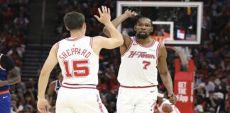 Rockets tumban a los Knicks que se alejan de los líderes de la clasificación
