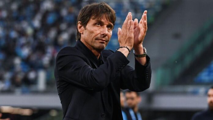 Antonio Conte dejó su cargo como entrenador del Napoli