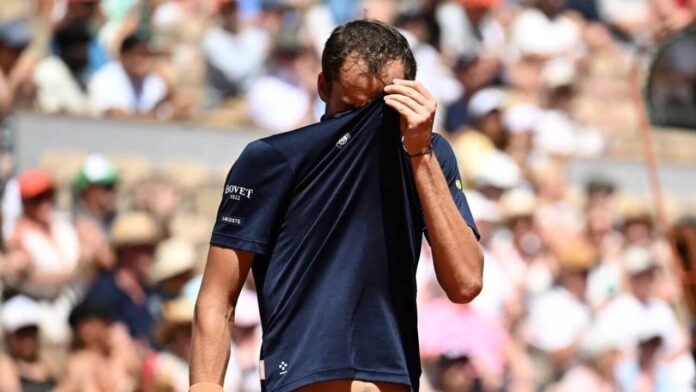 Medvedev Medvedev cayó en París ante el 97 del ranking