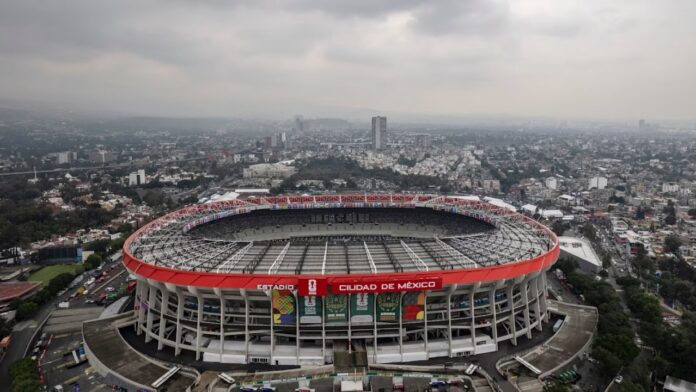 Azteca La Copa del Mundo 2026 dará inicio esta tarde y ya desde temprano miles de fanáticos esperan a las afueras del Estadio Azteca para ingresar y vivir la emocionante primera jornada que enfrentará a la anfitriona México ante Sudáfrica.