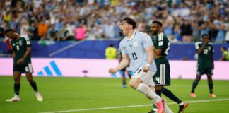 Uruguay salvó un punto sobre la hora en su debut ante una combativa Arabia Saudita