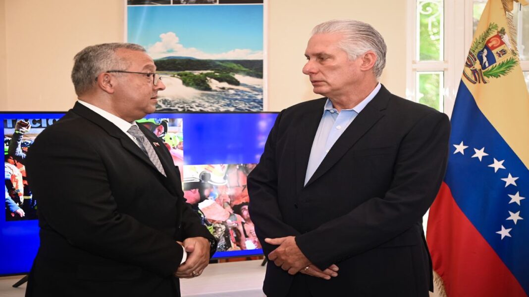 Díaz-Canel expresa condolencias en la embajada de Venezuela por las víctimas de los terremotos