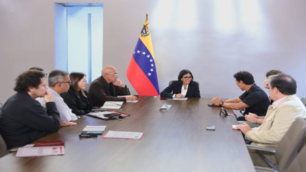 Gobierno coordina plan de habitabilidad y servicios con especialista japonés