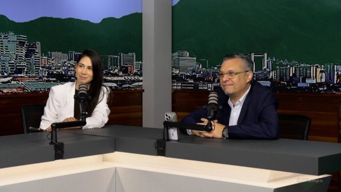 El CEO de Humaniz Consulting, José Adelino Pinto y la miembro de ALAL, Arleth Figueredo