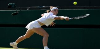 Muchova se coloca a un paso de la final tras sorprender a Osaka