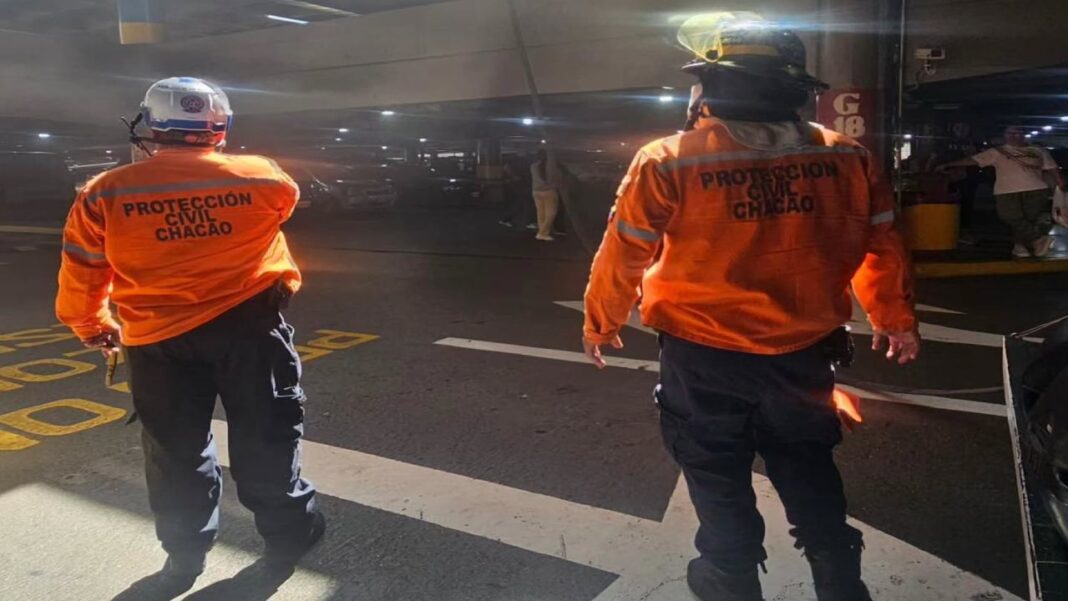 Reportan incendio dentro de centro comercial en Chacao