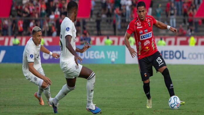Sudamericana Caracas se despidió de la Sudamericana con derrota por goleada como local